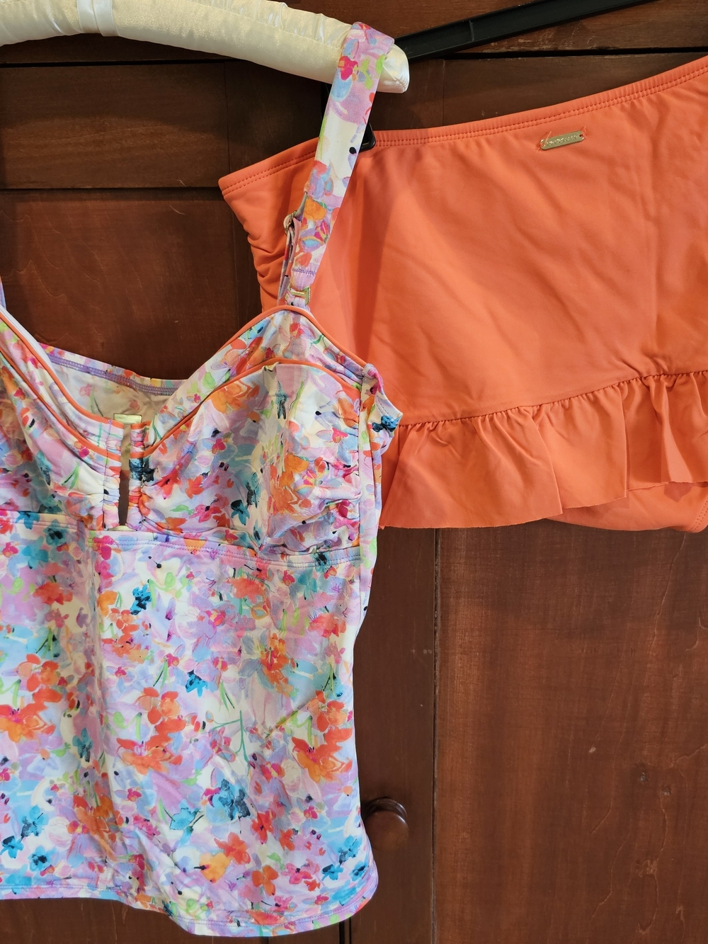 Liz Claiborne Coral Swimwear Top/ Ruffled Bottoms 16